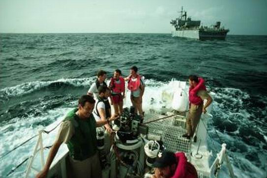 Trieste being towed by USS Point Loma with Divers and Kirk Newell aboard 15.JPG